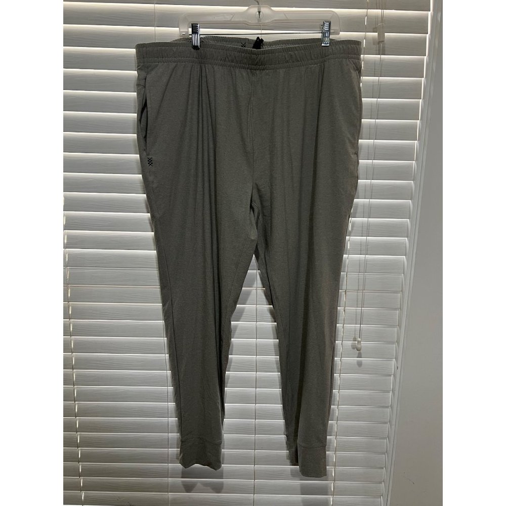 Rhone Reign Training Joggers -‎ NWT - XXL